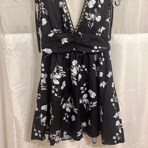 Black and white summer dress - Picture 2 of 2